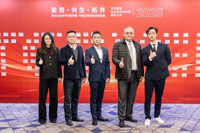 يجمع الزخم في النظام الإيكولوجي ، وتشكيل مستقبل الصناعة